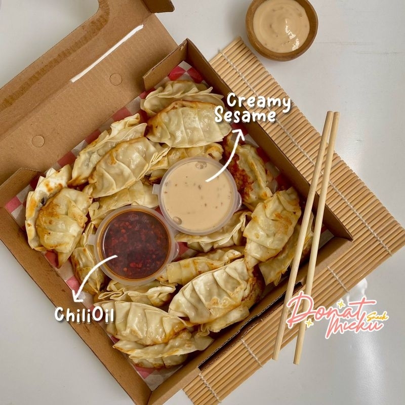 

GYOZA Premium (FAMILY Size isi 20'pcs) Ready Kamis