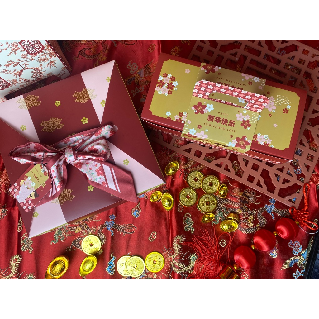 

Packaging Box Hampers (Tambahan Cake Gentoo Bakes)