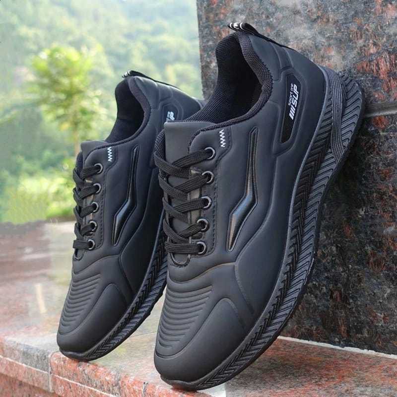 Sepatu Sneakers Pria Hitam Polos Original Sol Karet
