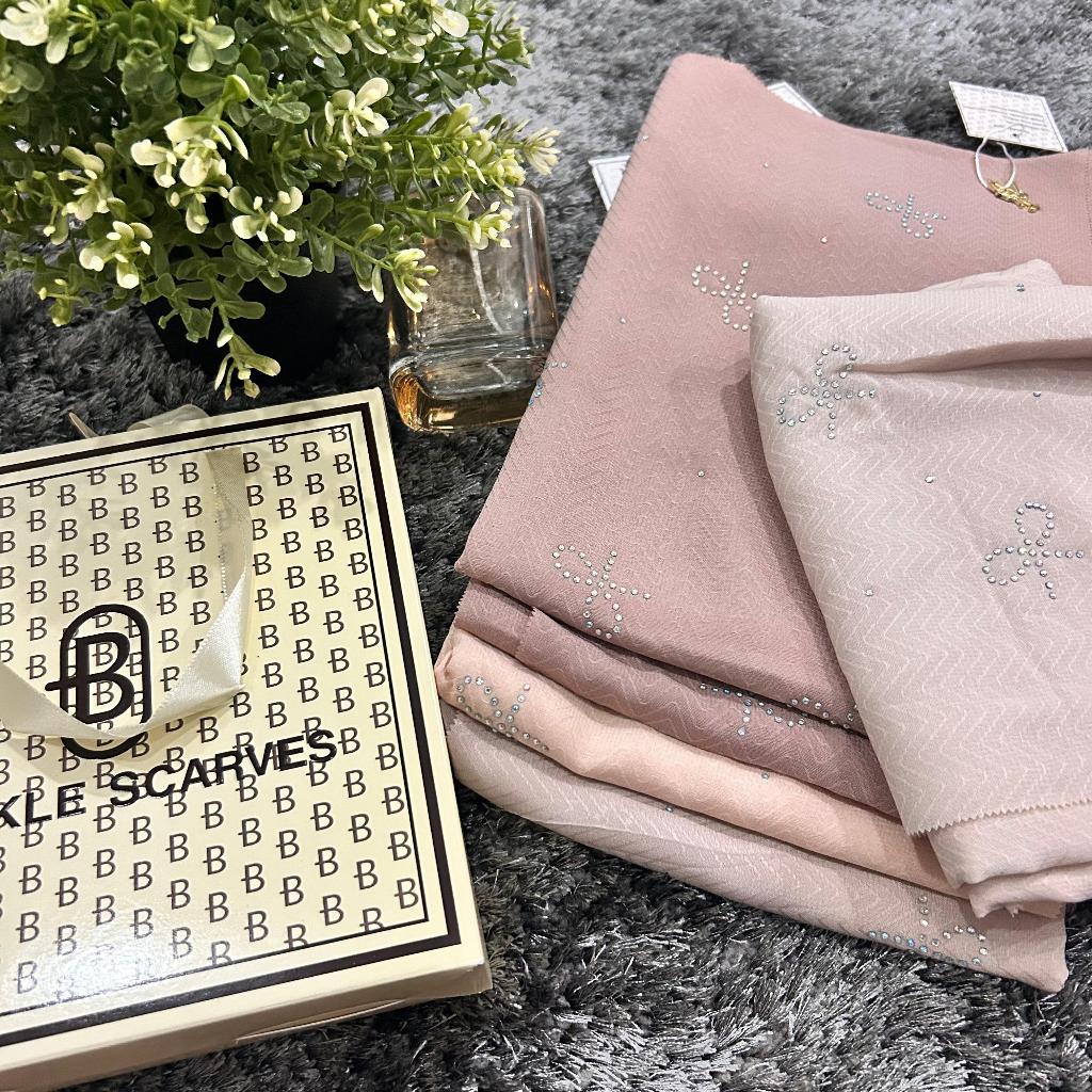 RJ3 FREE BOX Hijab Segi Empat Paris Venus Payet by AZARA Jilbab Segi Empat Payet