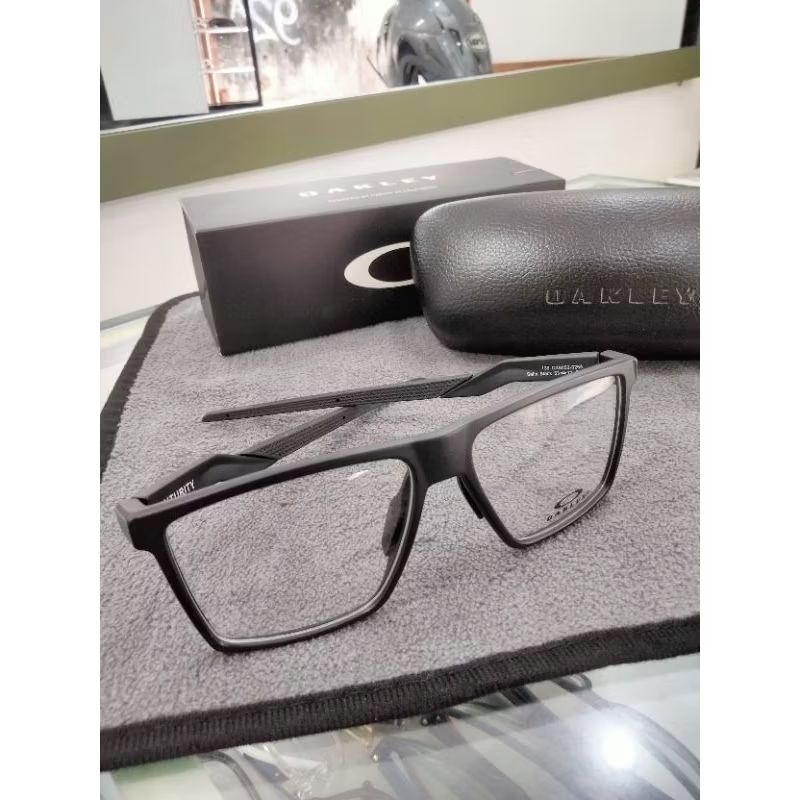 kacamata Okley FUTURITY OX8052 Pria Atau Wanita
