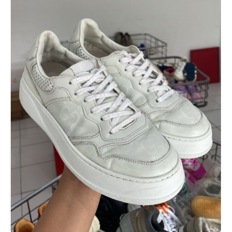 Gucci Sneakers Putih Sepatu Gucci putih size 40 insol 27