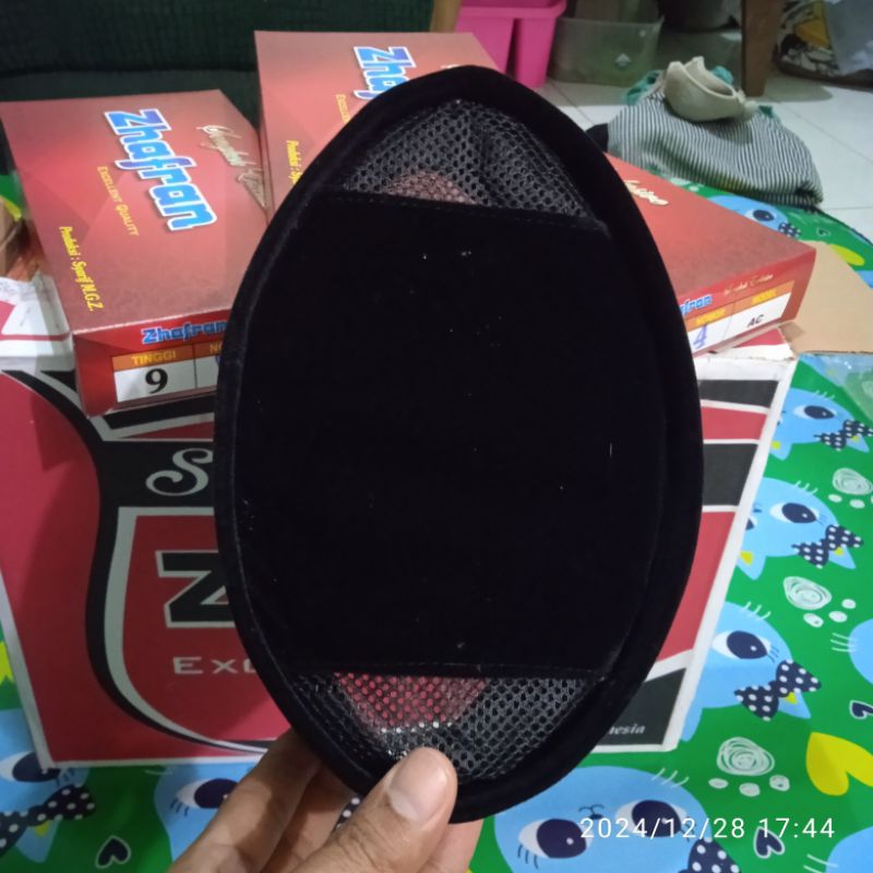 peci hitam AC berkualitas