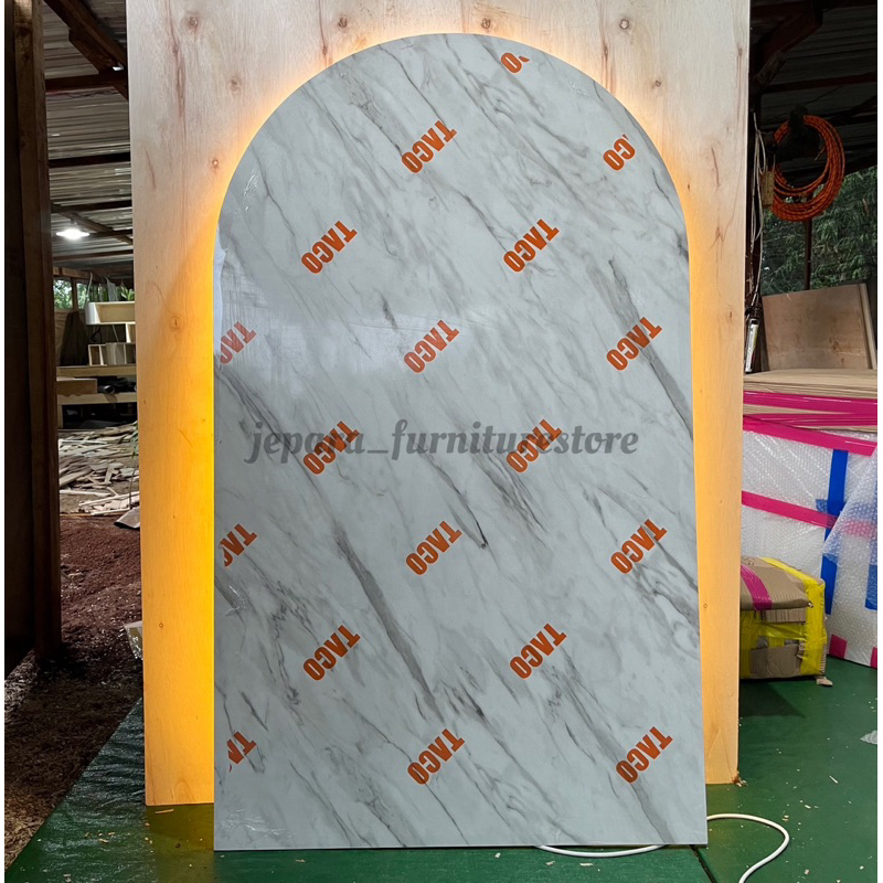 backdrop tv melengkung | ornamen dinding