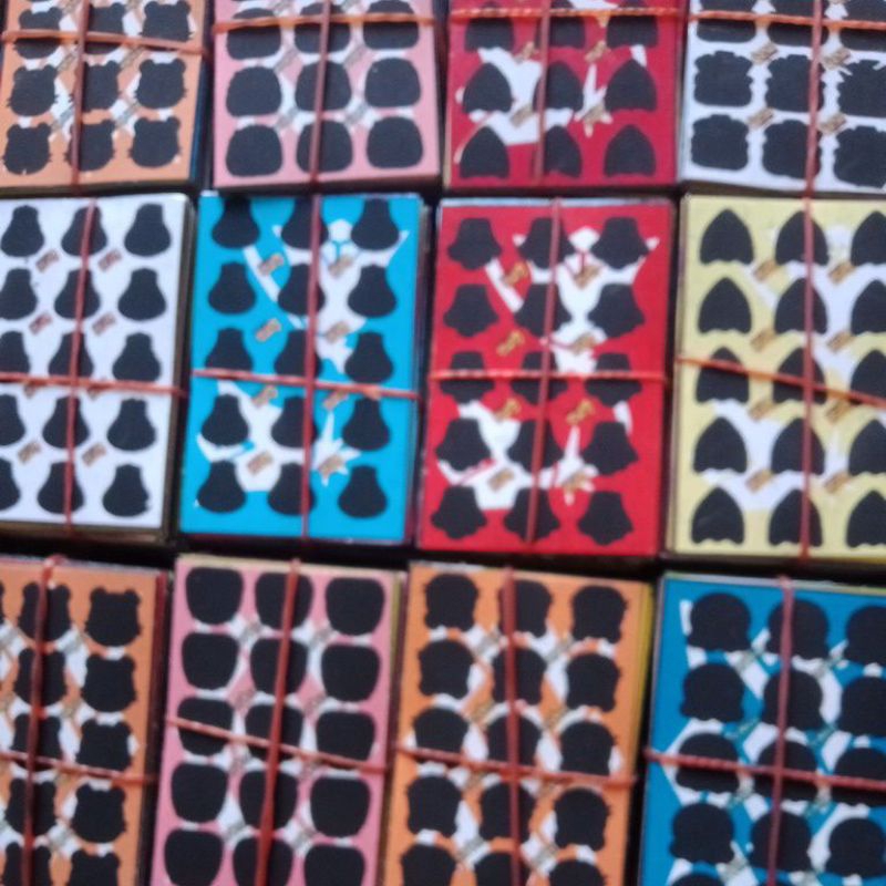 

gosok gosok bom titik 15 isi 1000pcs sudah di gunting Rapih