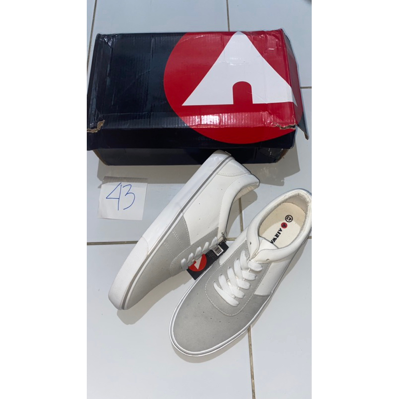 sepatu airwalk RAMIRO size 43