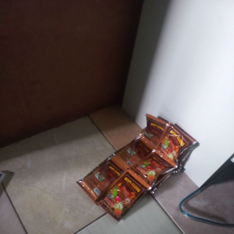 

isi 10 sachet langsung seduh biar [ cleng ]