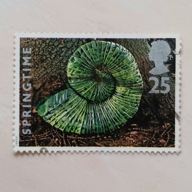 

(AD) Perangko Inggris Britania Raya 1995 The Four Seasons: Springtime - Springtime - Shell of chestnut leaves 1995 25 penny Used
