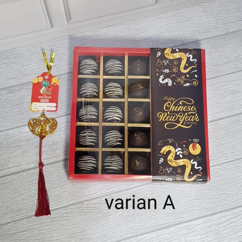 

Hamper Kue Imlek CNY Kue Rhumball isi 25 pc per kotak enak free kartu tassel atau mini pouch