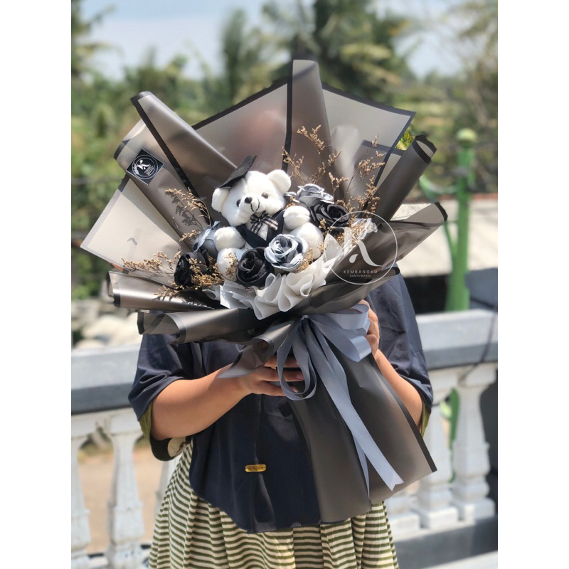 black series bouquet | buket wisuda banyuwangi