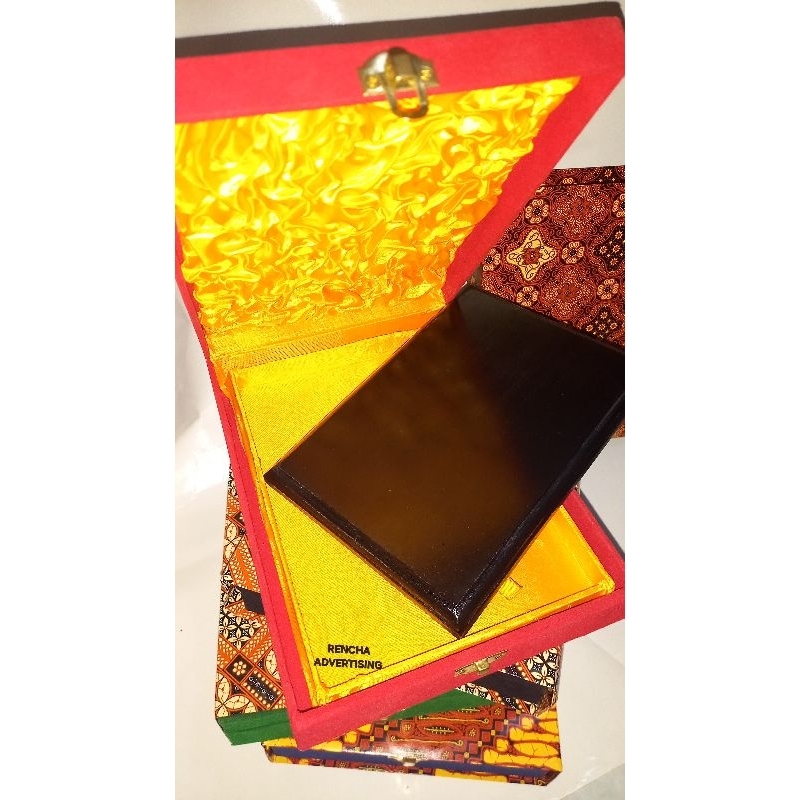 Box Bludru/ Box Plakat/ Kotak Bludru/ Kotak Plakat