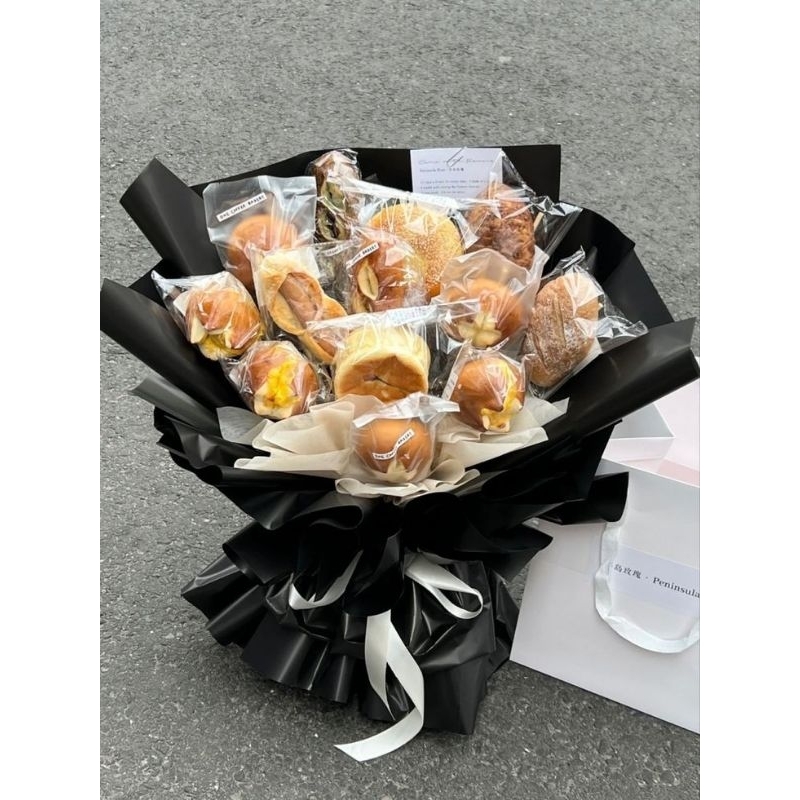 

the bread bouquets bucket buket roti lucu siap pakai dan kirim hampers wisuda graduation hampers kado siap pakai dan kirim valentine kekasih sahabats cuss orders hehshee