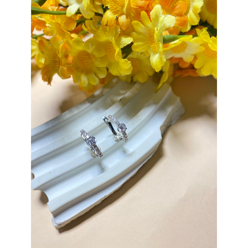 Laris jewellery // anting putih korean look 17k