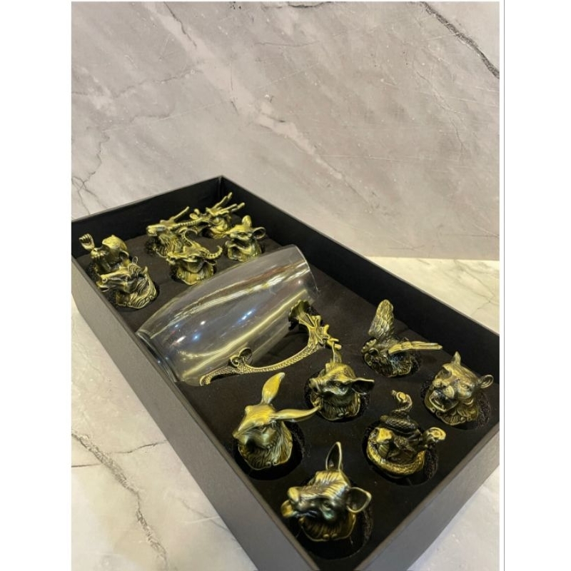 

Parcel Imlek 2025 Premium / Hampers Imlek Gelas Sloki Kaca 12 shio