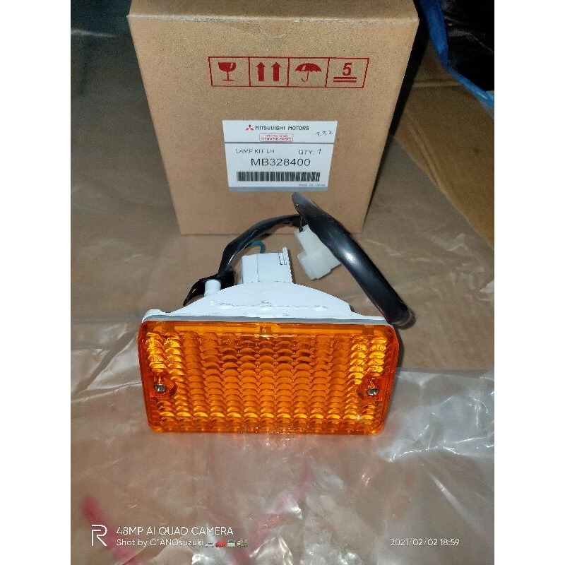 lampu sein bemper depan mitsubishi L300 original asli deler KTB