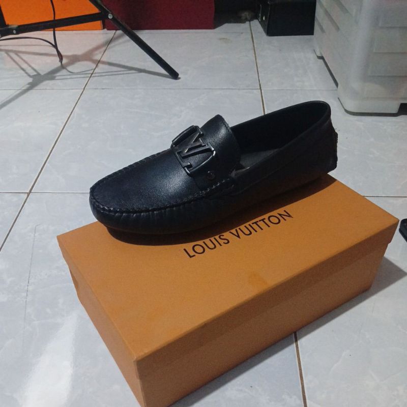 sepatu pantofel pria Louis Vuitton