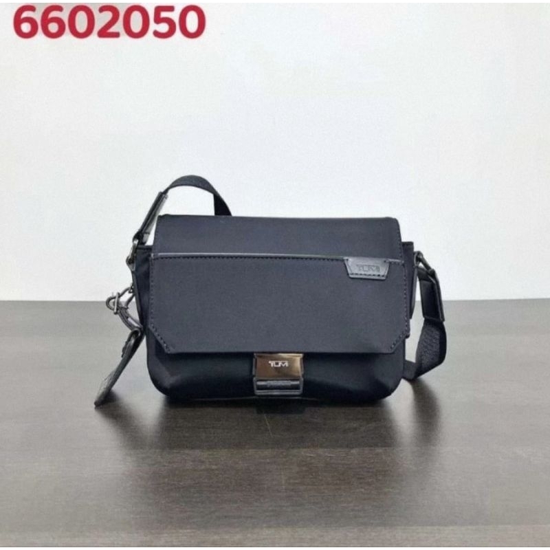 TAS SELEMPANG T U M I PARSON BAG MAN TAS CROSSBODY COWOK