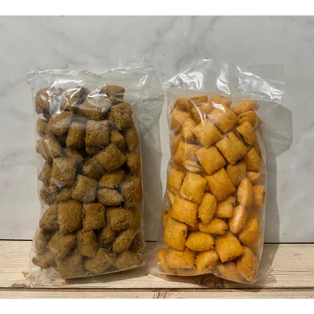 

Ciko Piloko Snack Bantal Cokelat - Pillow Tiracinno - Snack Bantal Coklat - Snack Pillow Jadul - Camilan Bantal isi keju dan cokelat coklat