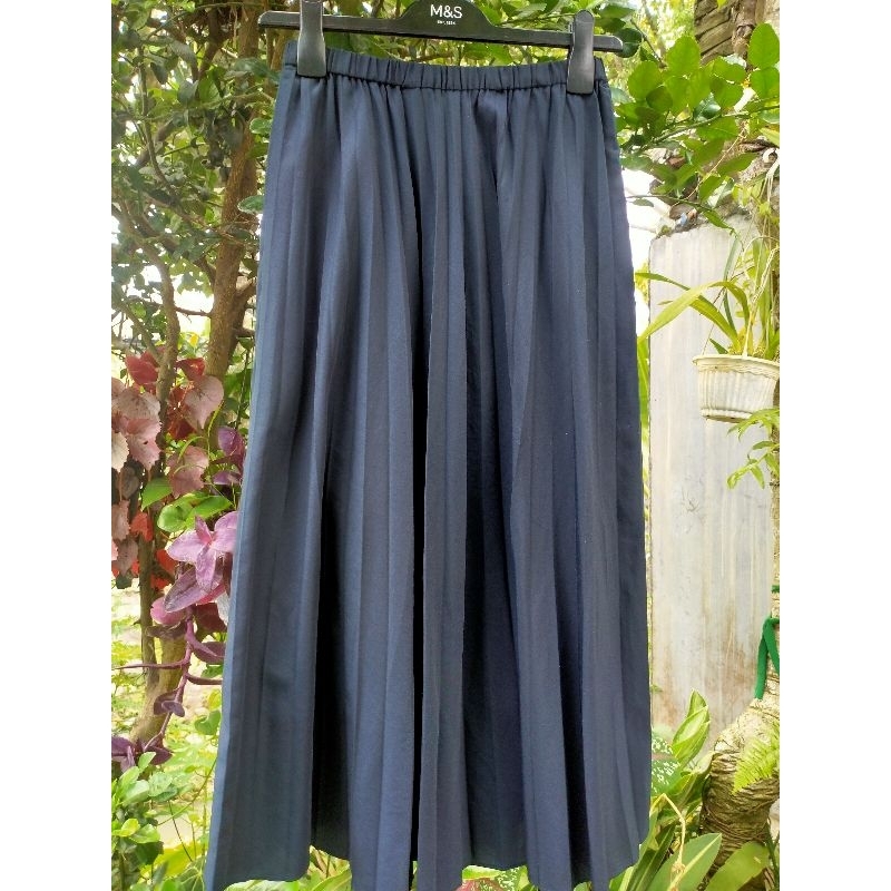 Preloved rok plisket uniqlo