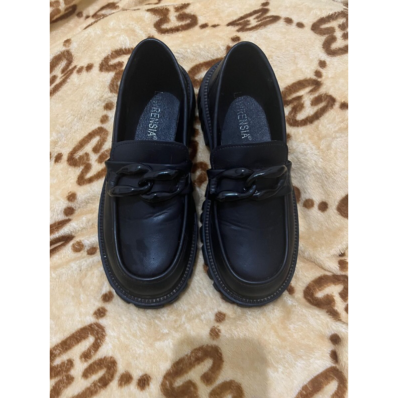 Sepatu perempuan hitam lawrensia preloved/sepatu preloved