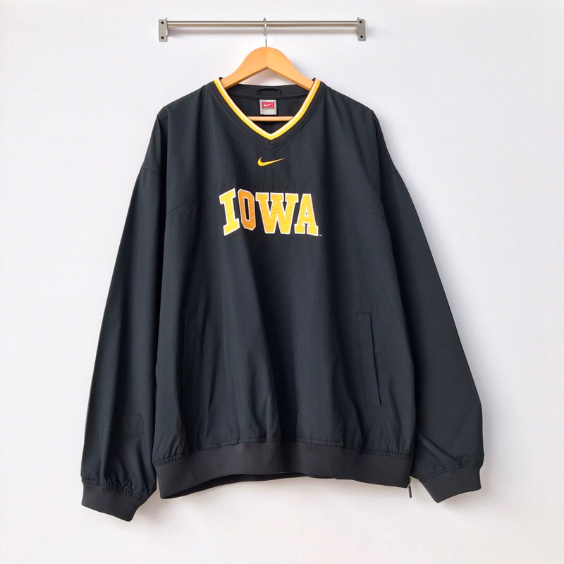 Vintage NIKE IOWA Windbreaker Jacket Pullover V Neck Center Swoosh Hitam Black XXL 3L Jumbo Big Size