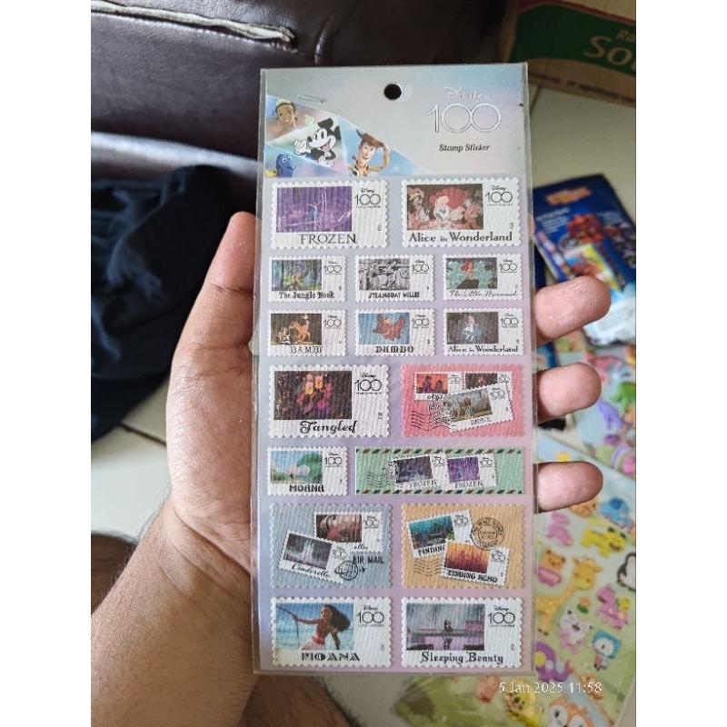 

Disney stamp stickey 100