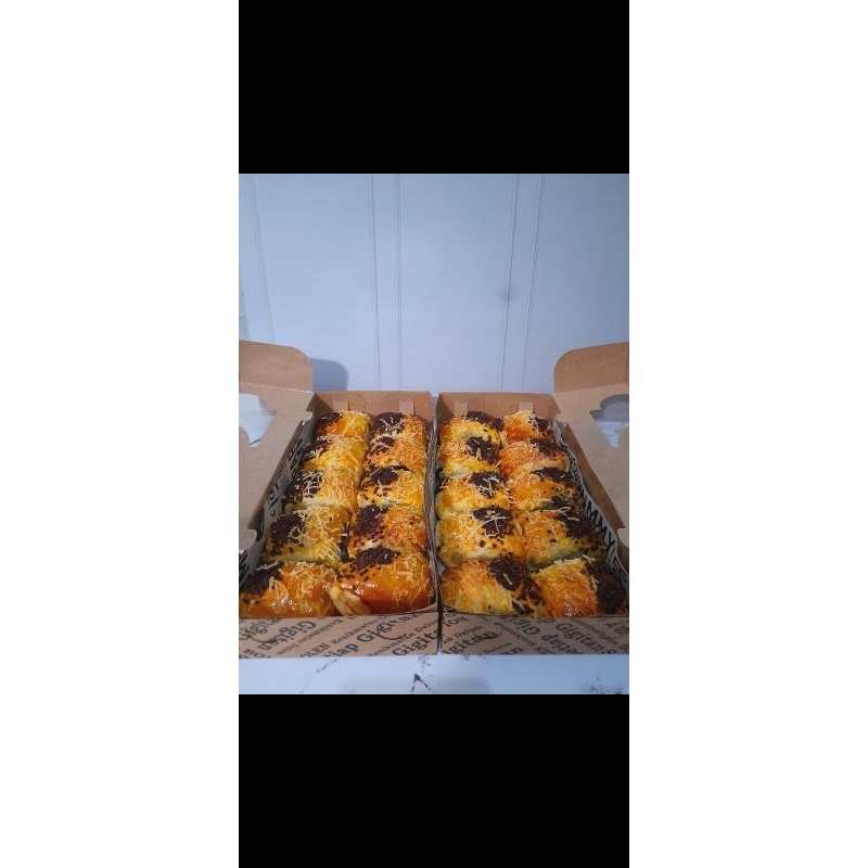 

Bolen pisang coklat keju
