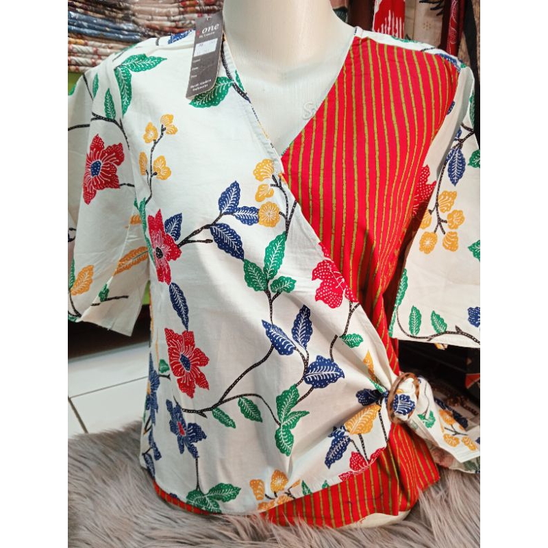 257 Atasan crop top lengan terompet - Batik modern wanita