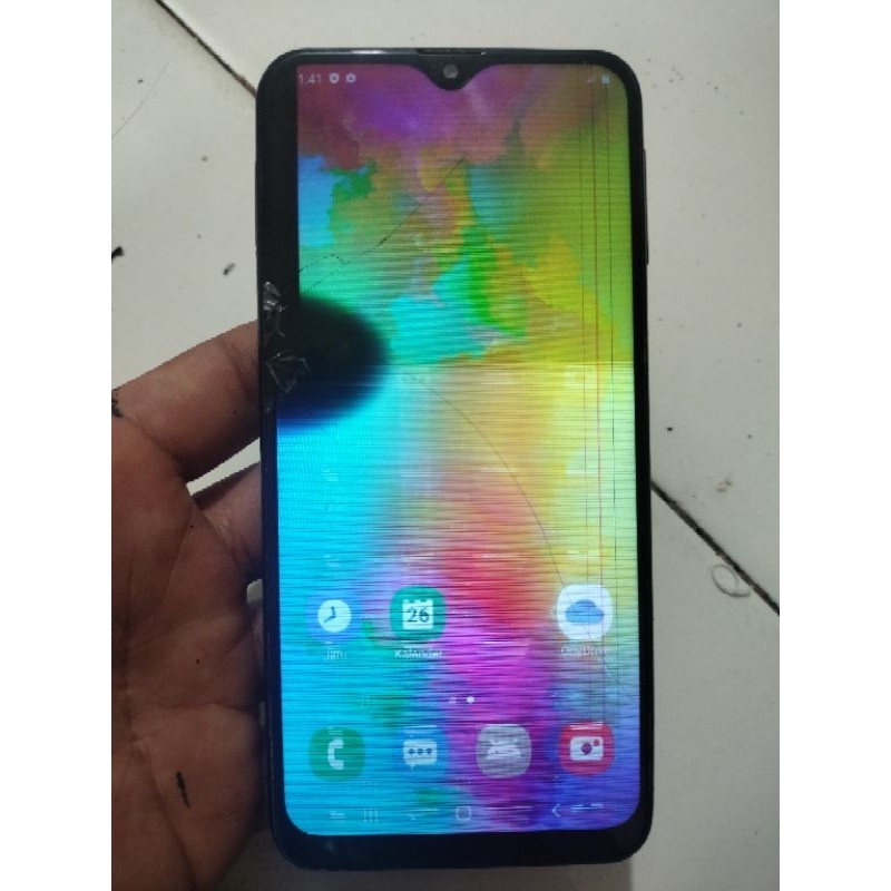 Samsung M20 minus