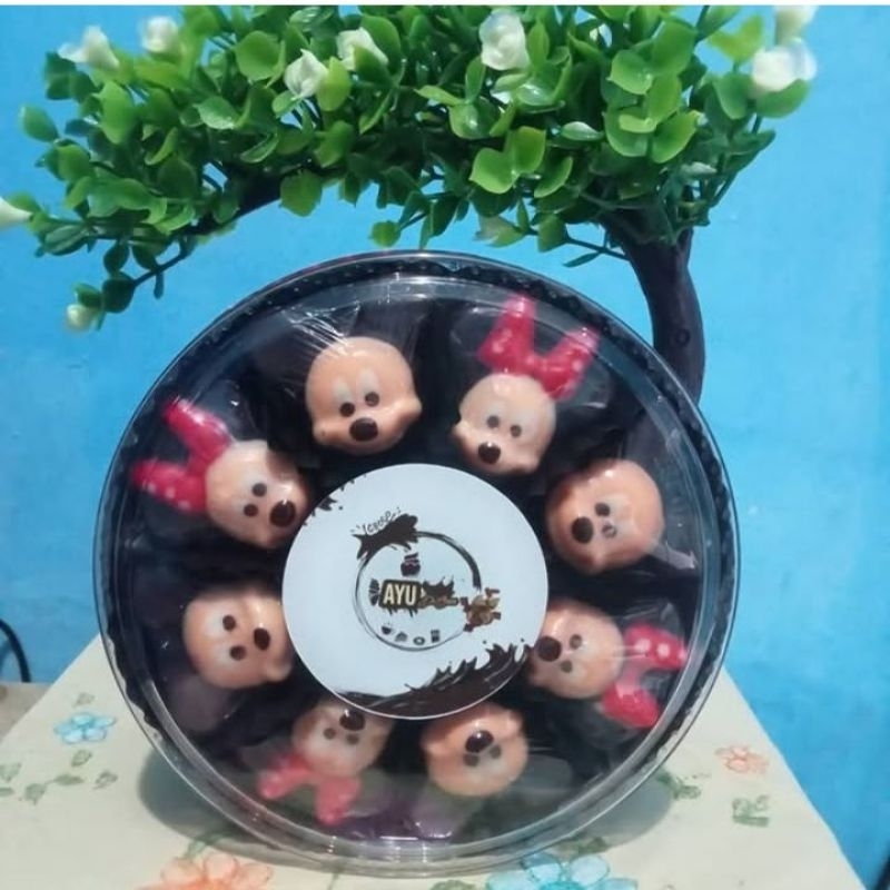 

Coklat premium karakter mickey mouse