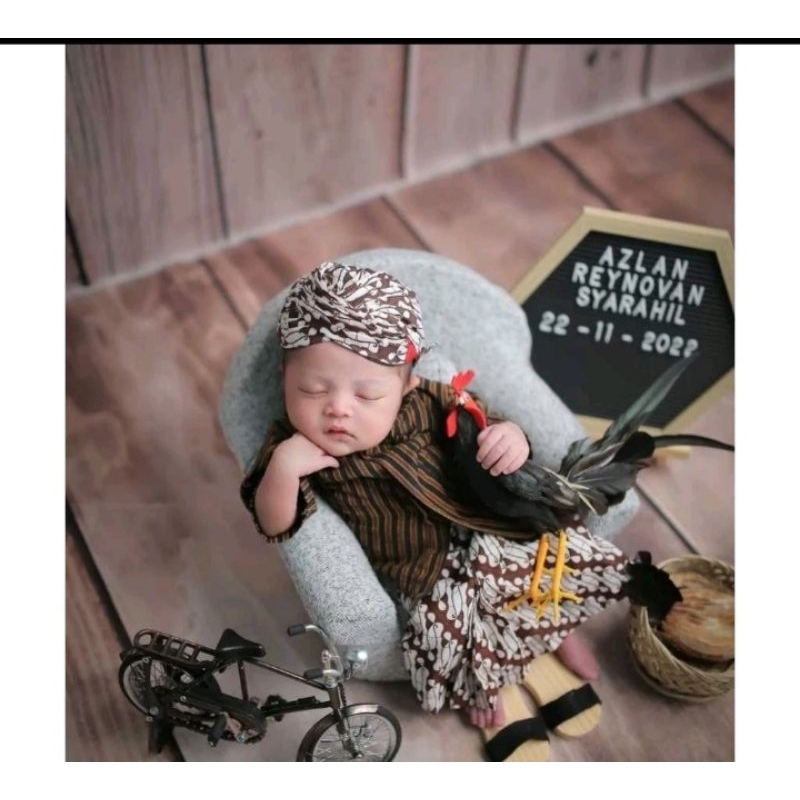 Edit Studio Foto bayi cowok (pakai papan nama)