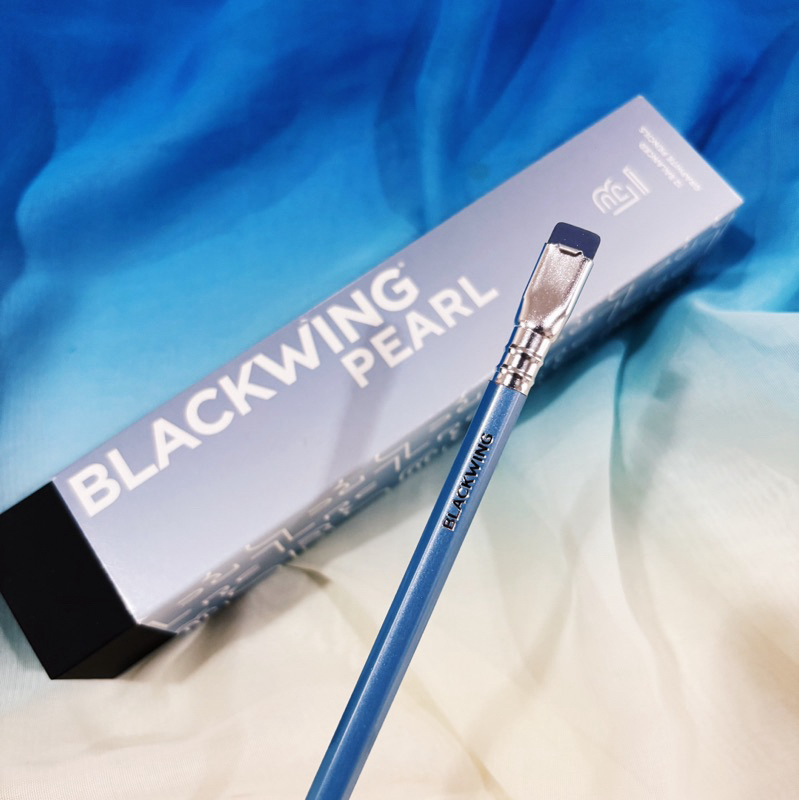 

Blackwing Pencil / Pensil in Pearl, Pearlescent Blue