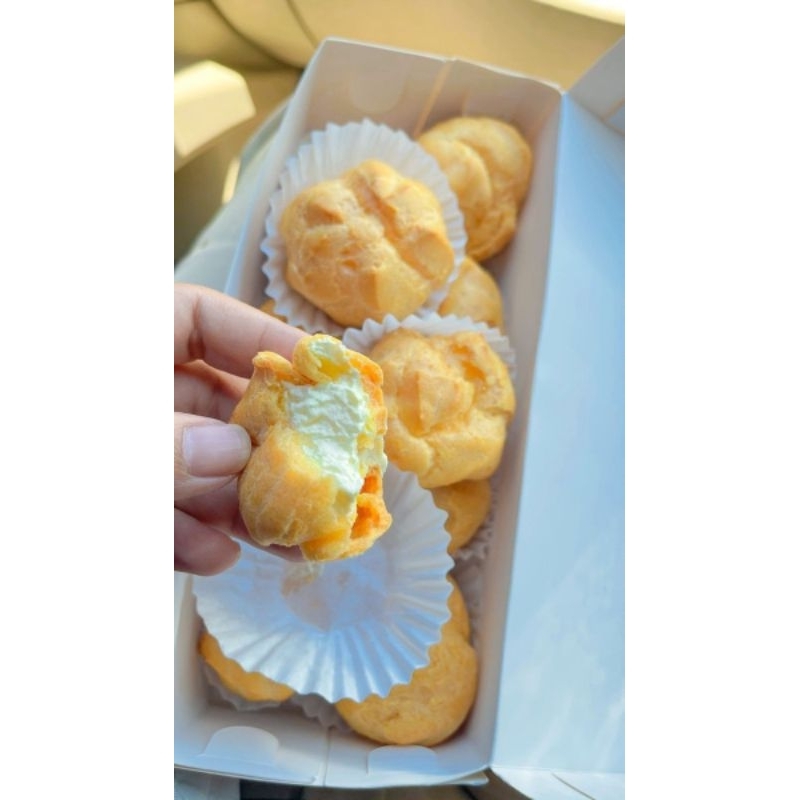 

Soes Premium dengan Isian Cream Lezat, Lumer di Mulut!