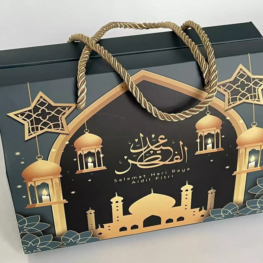 

Dus Tenteng Bahan Art Carton Motif Masjid Edisi Eid Mubarok Lebaran Idul Fitri Warna Hijau Tua Ukuran 20x10x14 Cm