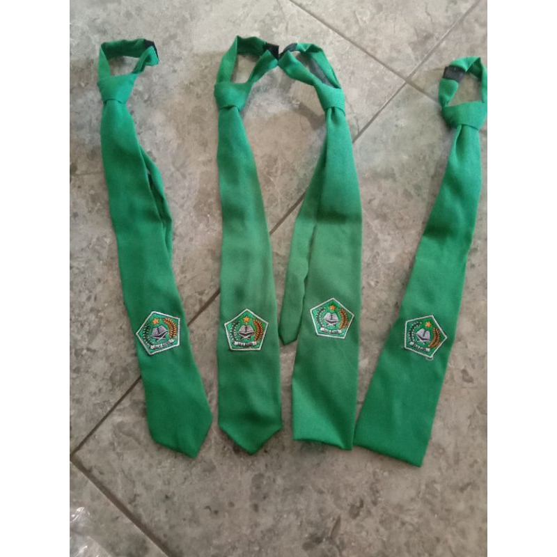 Dasi MI Putra Bordir / Dasi Mi Putri / Dasi Sekolah MI Perekat