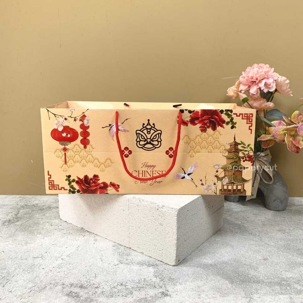 

Paperbag Hampers Souvenir Kue Imlek Chinese year 36 x 15 x 15 cm