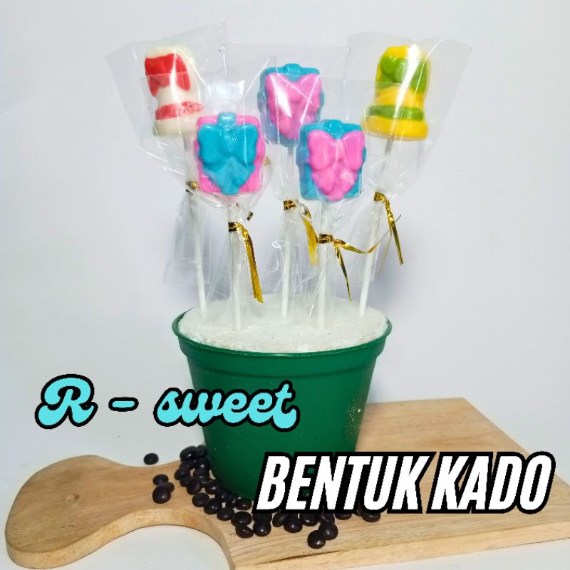 

Coklat lolipop karakter BENTUK KADO / coklat souvenir / coklat ultah