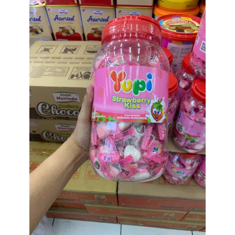 

Yupi Strawberry Kiss Jar 300 gr