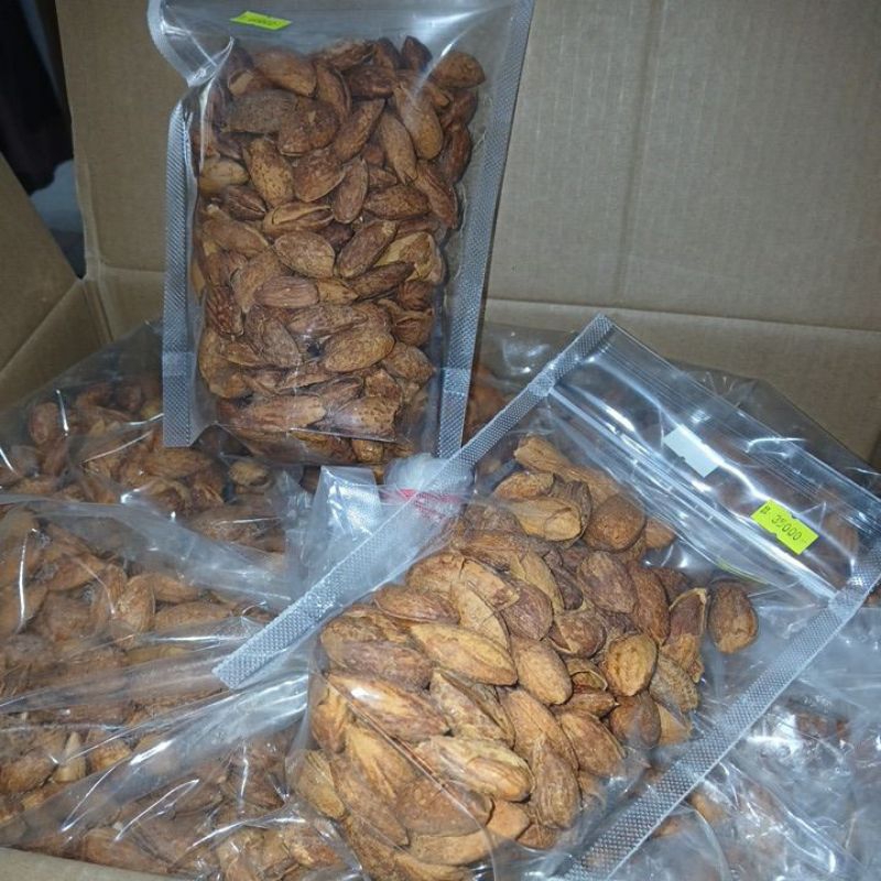 

Kucing Almond Kulit Curah 350g