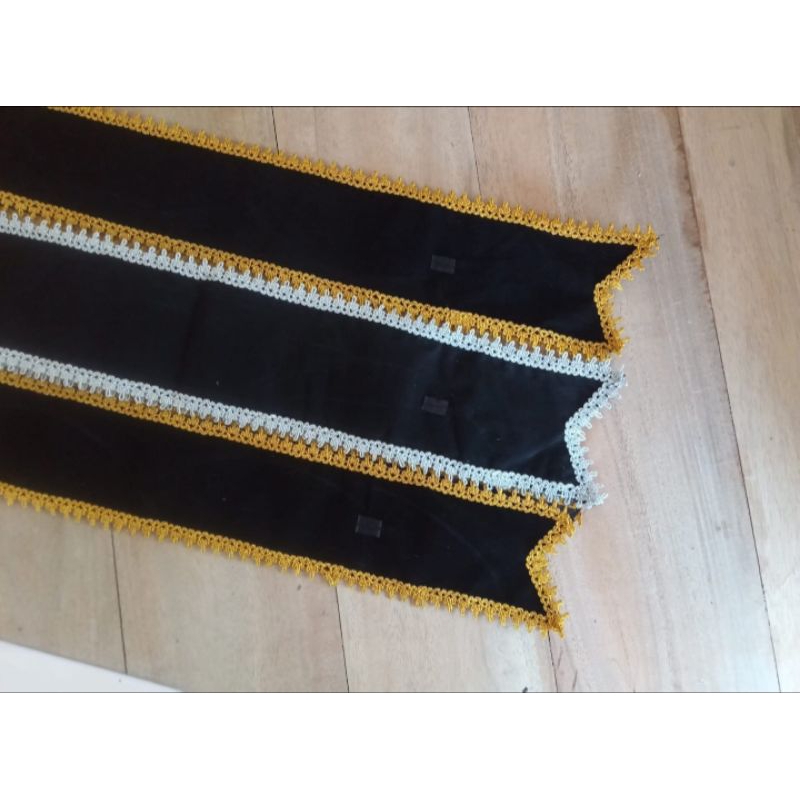 Selempang wisuda polos, tepian renda