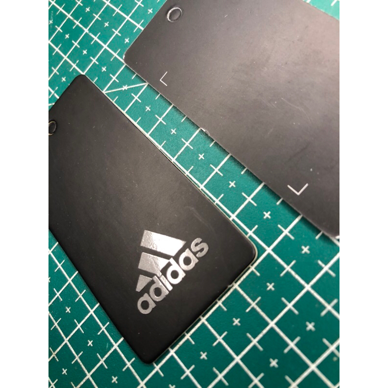 

ADIDAS TAG PIRAMIDA SUPER TEBAL SUPER PREMIUM CO 1X DI KIRIM 600PCS