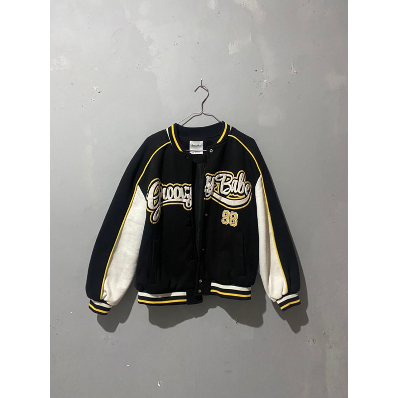 preloved varsity bershka