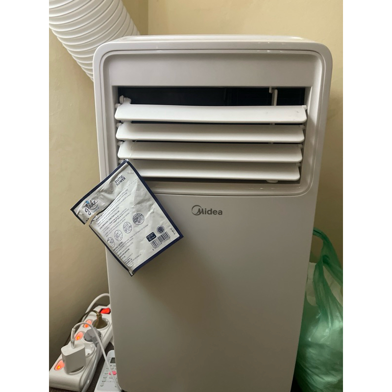 AC Midea Portable 1/2 PK Second like new