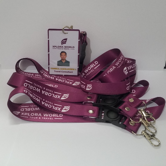 

Custom ID Card dan Lanyard Bahan Tissue Full Warna Custom Desain