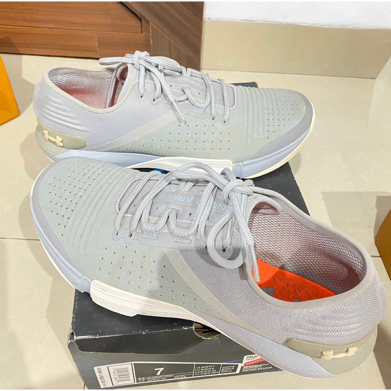 UNDER ARMOUR sepatu olahraga pria size 43