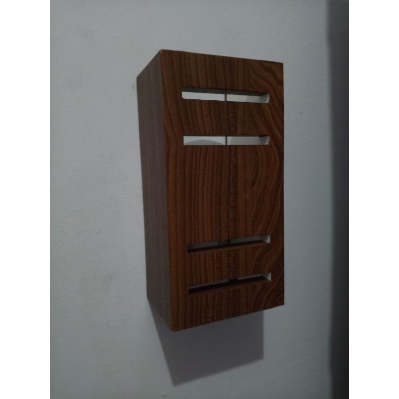 kap lampu tidur dinding