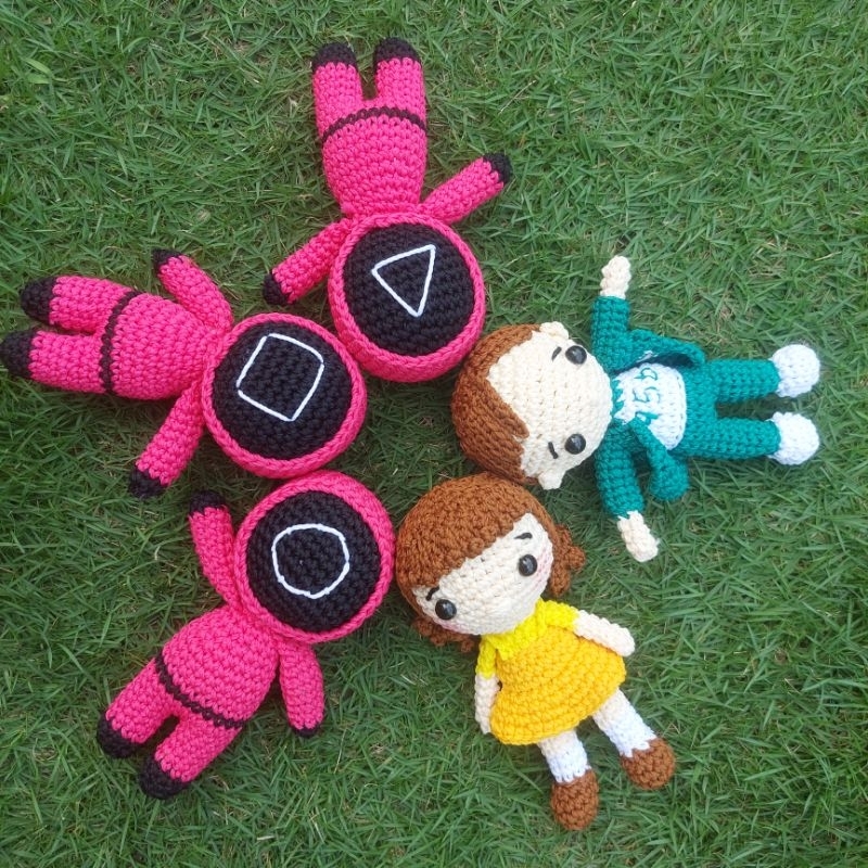 Squid game penjaga / guard boneka squid game  boneka rajut