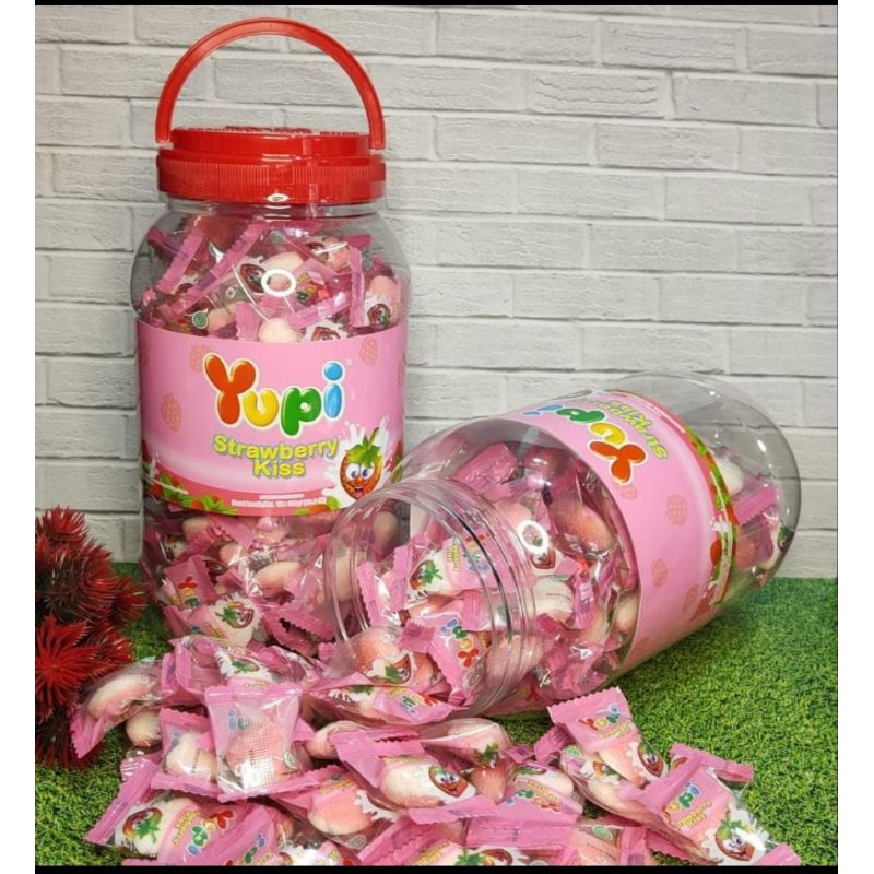 

Yupi Kiss Strawberry Love Jar 300gr