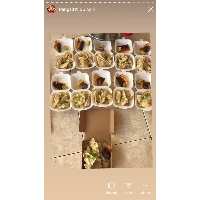 

Pangsit isi ayam chili oil