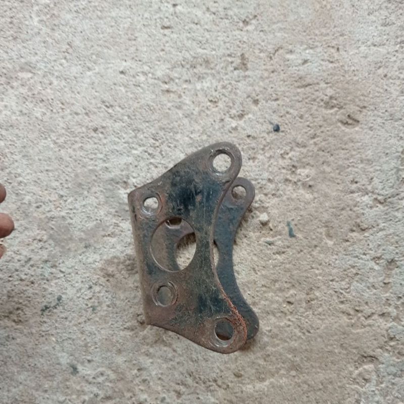 PANGKON MESIN BAWAH CB100/GL125 BREKET MESIN BAWAH CB100/GL125